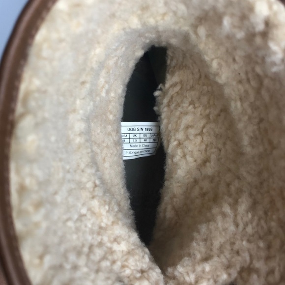 UGG Australia Kensington  leather boots size 9 - Picture 6 of 8